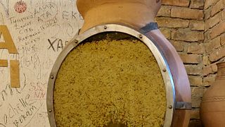 Dégustez 15 vins géorgiens, dont une sélection en qvevri, dans un domaine viticole familial de Kakhétie.