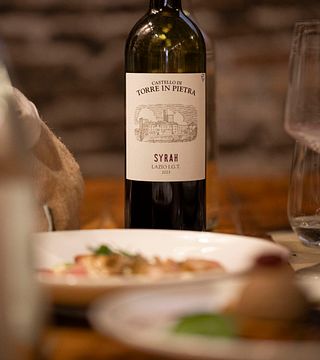 Visite d'un domaine viticole, dégustation de vins et déjeuner