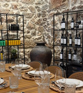 Almoço tradicional com harmonização de vinhos na Quinta dos Novais, uma vinícola orgânica.