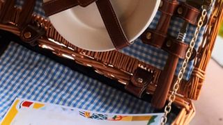 Inomhuspicknick med utsikt över vingården