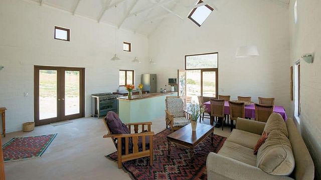 Maison de l'Aigle Noir à Fynbos State | Dragonridge Winery