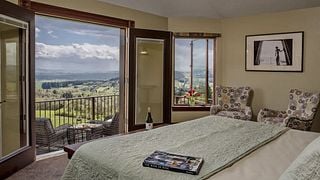 Charming Bed and Breakfast at Youngberg Hill