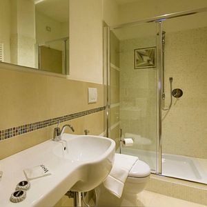Stay at Albergo Diffuso Sotto Le Stelle in Picinisco and visit Cantina I Ciacca