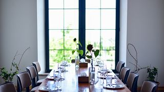 Degustazione Vini, Tour e Pranzo presso la Casa dei Vini Alluria