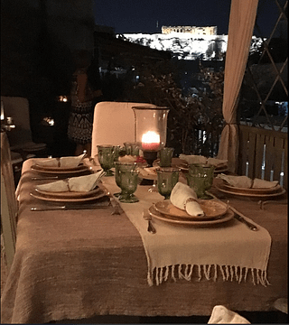 Läcker grekisk middag med utsikt över Akropolis
