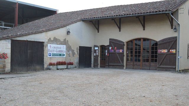 Bordeaux Vineyard Tour & Tasting at Vignobles Barreau