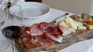 Där vin möter toskansk tradition: Provsmakning