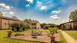 Cata de vinos y visita a la Bodega Musella & Country Relais