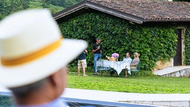 Cata de vinos guiada, aperitivo al atardecer en los viñedos y visita a la histórica iglesia de Sant'Antonio.