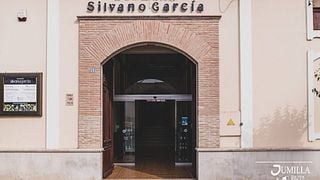 Débouchez le passé : dégustation de vins exclusive dans une cave historique