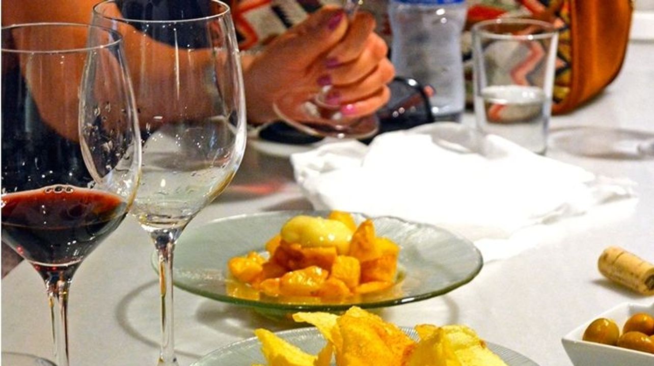 Experiencia de cata de vinos y tapas valencianas