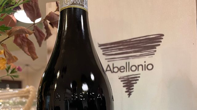 Dégustation de vins au sommet de la colline d'Abellonio Roberto - Cascina Piccaluga