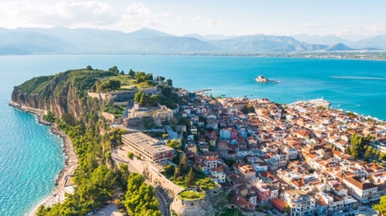 Mercedes Private Tour Nafplio, Corinth Canal & Nemea vinprovning