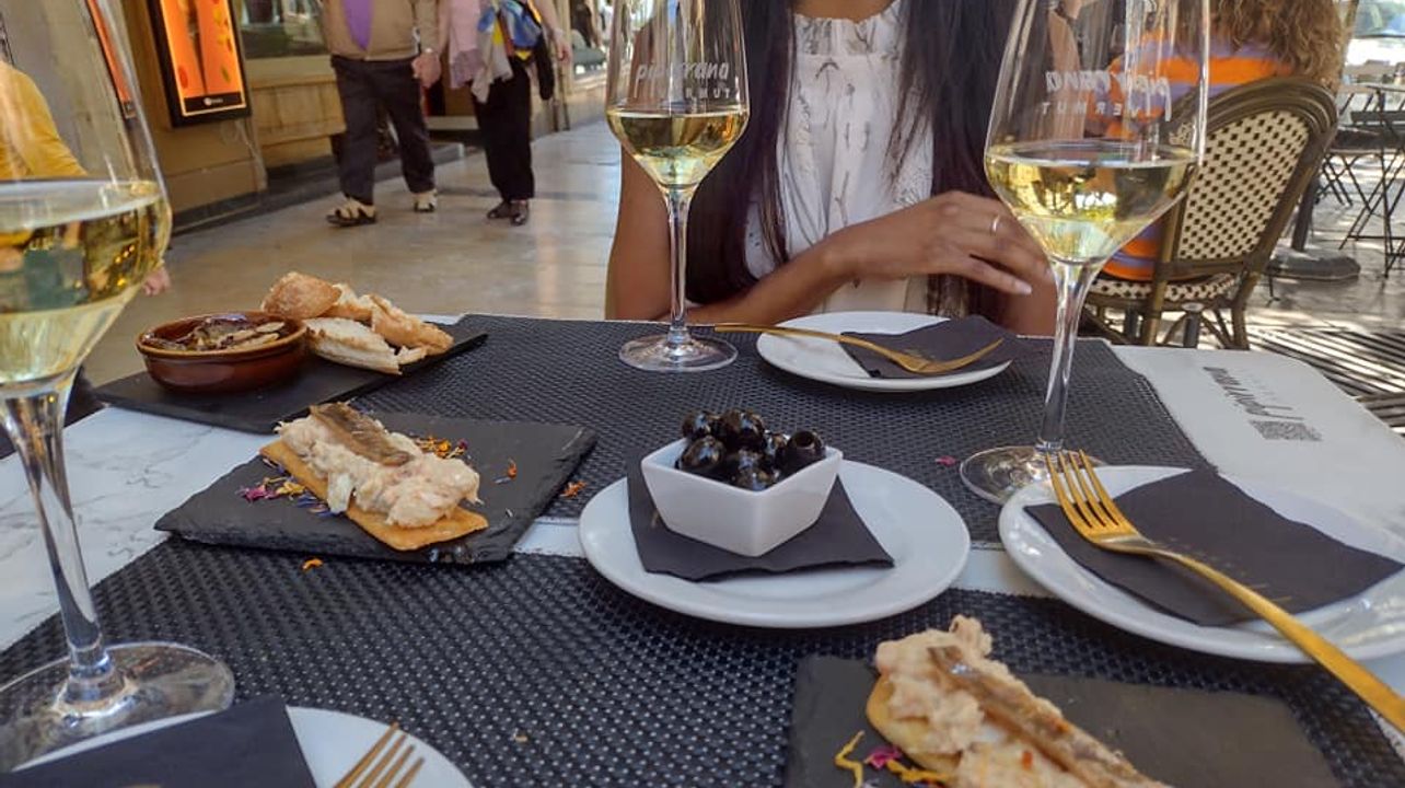 Provsmakning av Alicantes viner, ostar, tapas och lokala delikatesser