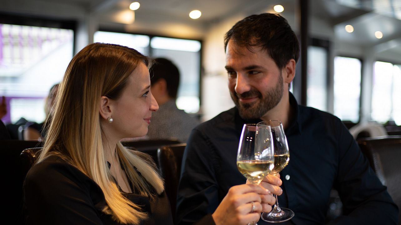 Budapest: Wine & Dine-Kreuzfahrt mit Live-Folkloremusik