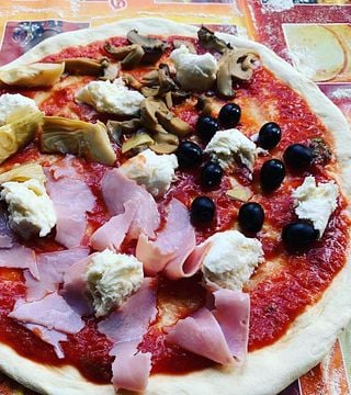 Clase de elaboración de pizza y tiramisú
