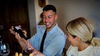 Cata de vinos en Bodega Tojo
