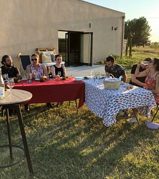 Passeggiata didattica, visita della cantina e della cantina vinicola e abbinamento cibo-vino