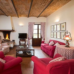 VILLE E APPARTAMENTI ALLA BADIA DI MORRONA - TOSCANA
