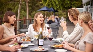 Tour e degustação de vinhos com almoço de 2 pratos no fim de semana na vinícola Sirromet