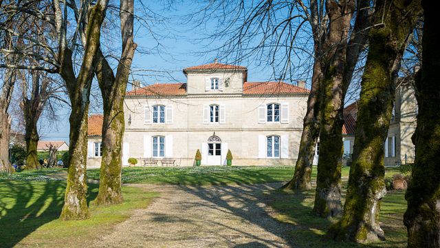 Bacchus-Weinprobe und Tour im Château du Payre