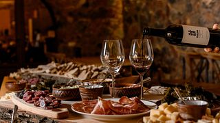 Cata de vinos en la bodega Tushpa
