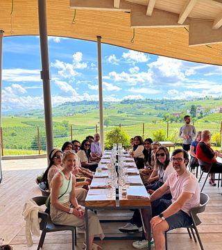 Alba, UNESCO-slottet och Barolo vinprovningstur från Milano