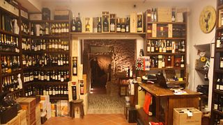 Vinho de Siena - Degustação de Grandes Vinhos em uma Cripta Etrusca | Cantina del Brunello