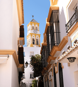 Authentic Wine & Tapas Tour in Marbella Old Town
