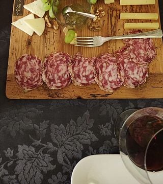 The grand tour of the Valpolicella: discover 2 wineries, delicious lunch with Amarone focus
