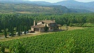 Visit the unique vineyard of Mas Pendiente in Rioja with a Hummer vehicle and tasting of 4 premium wines