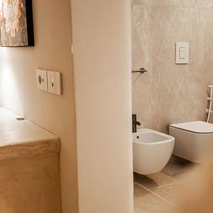 Soggiorno e relax nella confortevole Suite Negroamaro presso l'Azienda Vinicola Torleanzi 