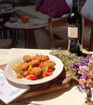 DEGUSTAZIONE DI 5 VINI TOSCANI E FOCACCIA TOSCANA CON UN PANORAMA MOZZAFIATO