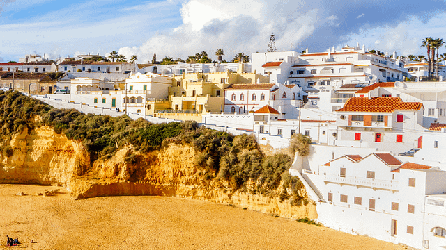 Besichtigen Sie Lagos und Ponta da Piedade und besuchen Sie das preisgekrönte Weingut der Algarve