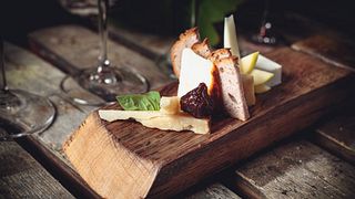 Experience Monje Winery: Guided Tour with Wine & Cheese Pairings