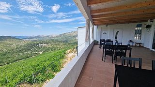Degustação de vinhos com refeição tradicional "Peka"