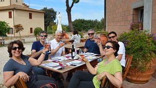 Degustação de 4 vinhos e 2 queijos em uma vinícola de Chianti Classico (gerenciada pela família)