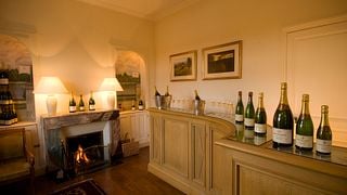 Degustação de vinhos, harmonização de queijos e charcutaria e tour exclusivo no Domaine Marc Brédif