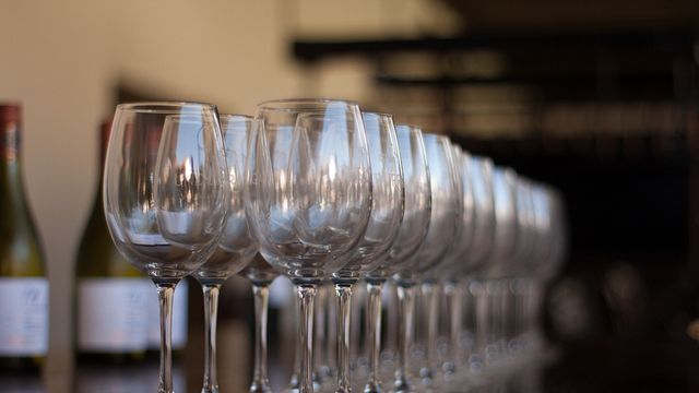 Cata de vinos y visita guiada en Manera Fratelli