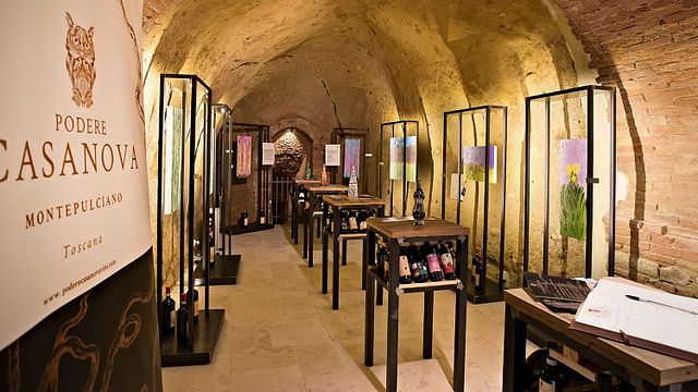 Degustazione di vini nel nostro Wine Art Shop in centro a Montepulciano
