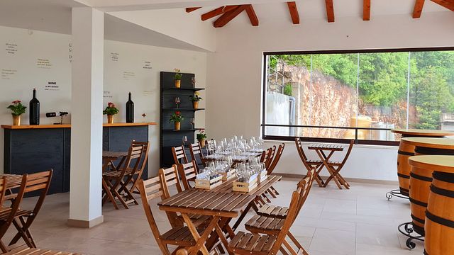 Weinprobe und Kellertour bei Kuća vina Ivan Katunar