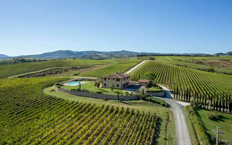 VILLOR OCH LÄGENHETER PÅ BADIA DI MORRONA - TOSCANA