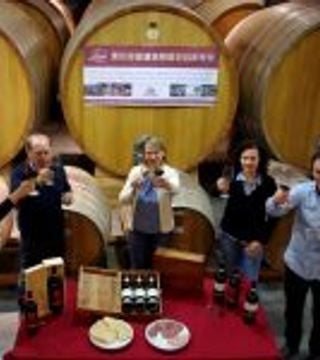 Degustazione e tour di tre vini presso Catalano Viticoltori