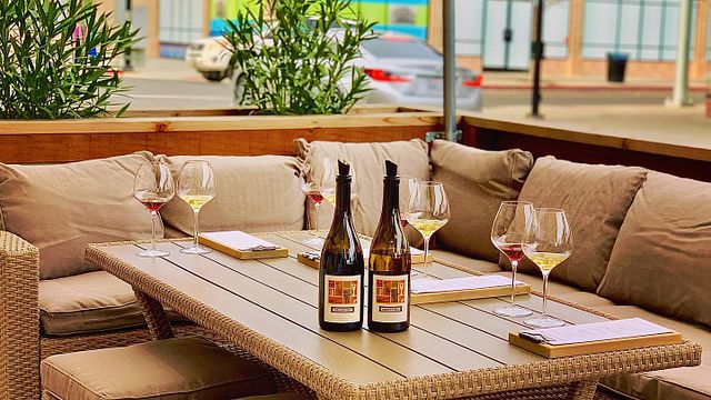 Inomhus: Salt & Acid Pairing på Shadowbox Cellars