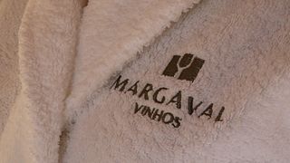 FLAVORS AND SENSATIONS: WINE TASTING WITH VINOTHERAPY