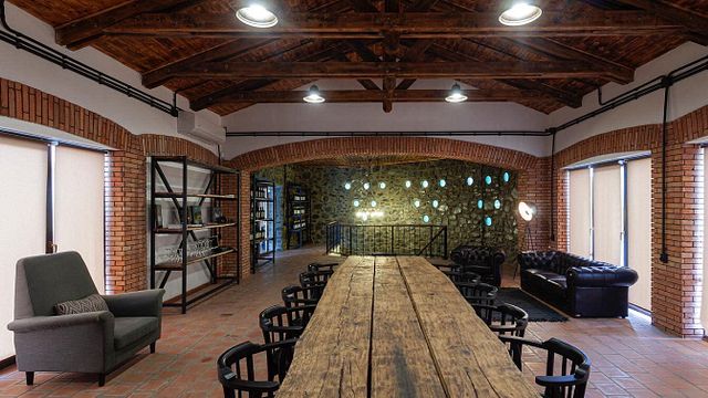 Degustazione di vini e tour popolari al Mikheili's Marani
