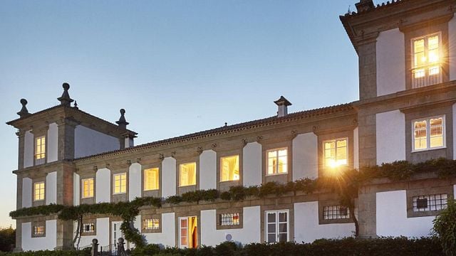 Vinho Verde Tasting & Vineyard Tour at Calheiros