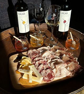 Vin et miel : une expérience œnologique surprenante à Vigne Del Malina