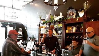 Cata de vinos y visita guiada en Tero Estates