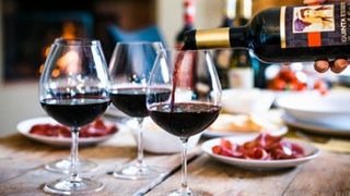Visita guiada privada com degustação de vinhos e almoço na Toscana saindo de Roma